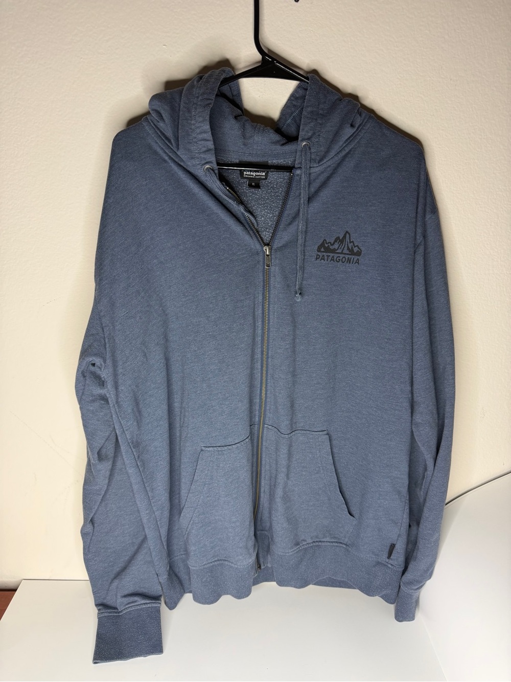 Patagonia Men's Slate Blue Pullover Hoodie with Mountain Graphic size XL